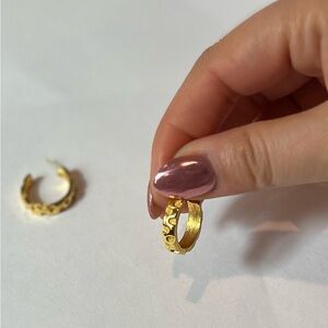 Vintage Gold Textured Hoop Earrings estate jewelry old money